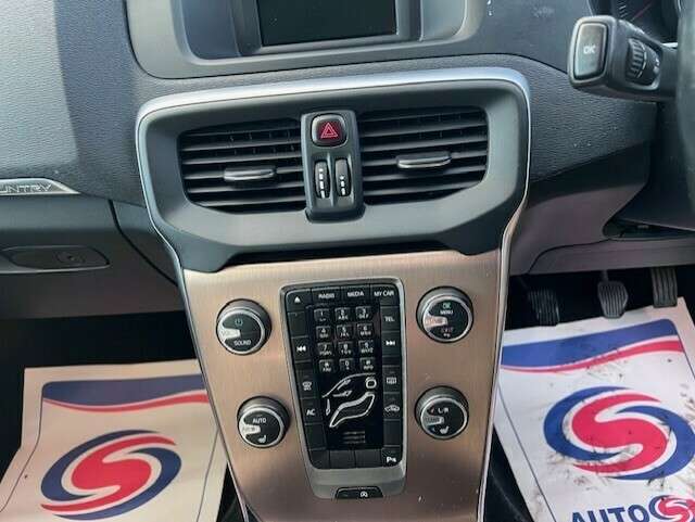 2014 VOLVO V40 2014 VOLVO V40