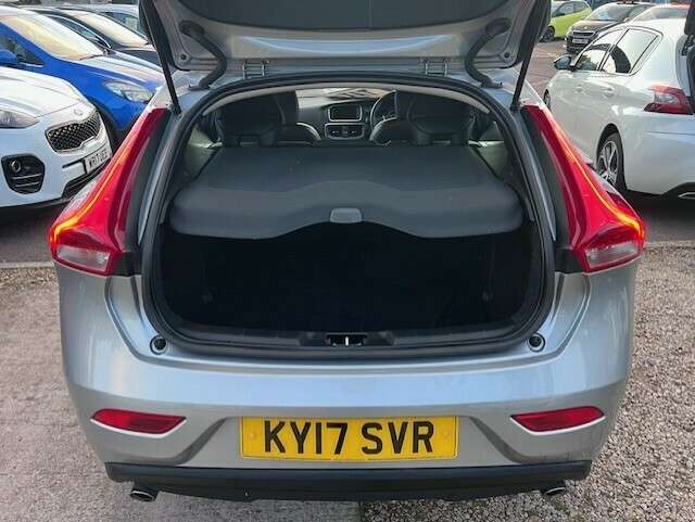 2017 VOLVO V40 2017 VOLVO V40