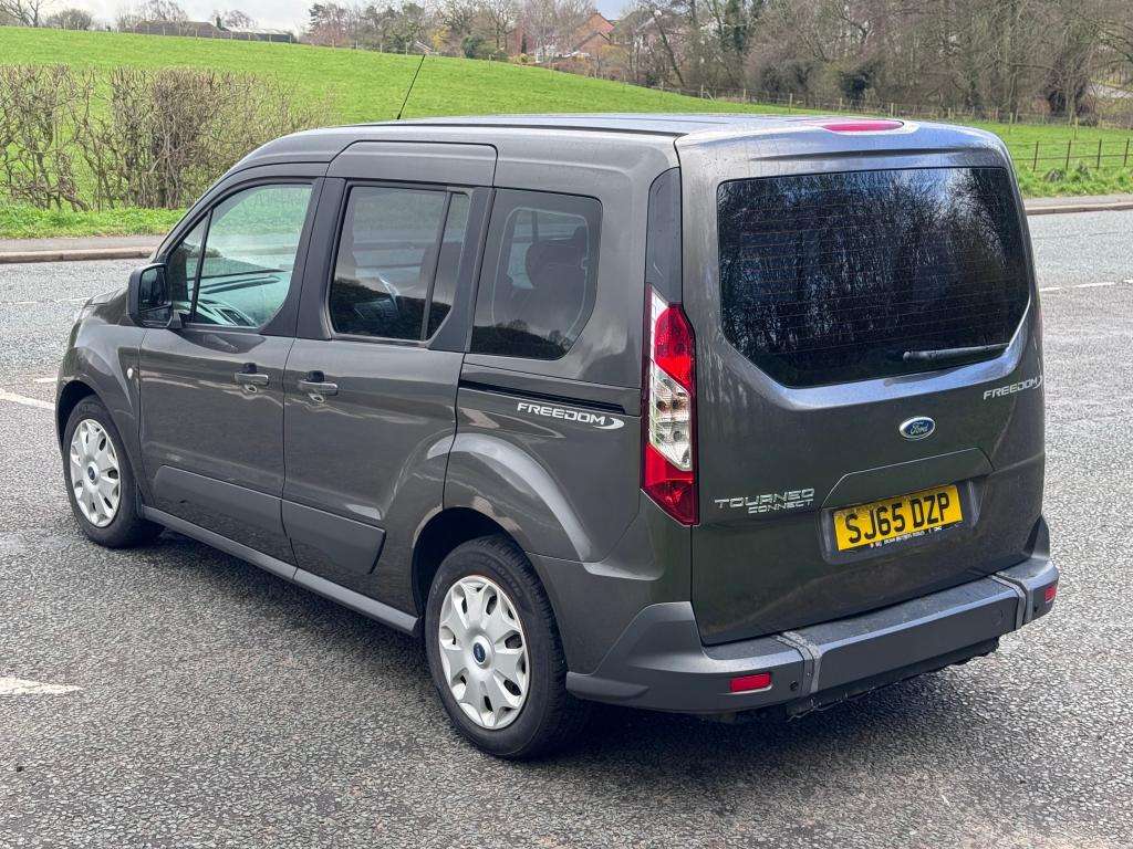A 2015 FORD TOURNEO CONNECT Zetec Tdci A 2015 FORD TOURNEO CONNECT Zetec Tdci