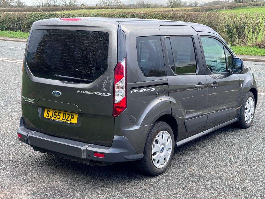 A 2015 FORD TOURNEO CONNECT Zetec Tdci A 2015 FORD TOURNEO CONNECT Zetec Tdci