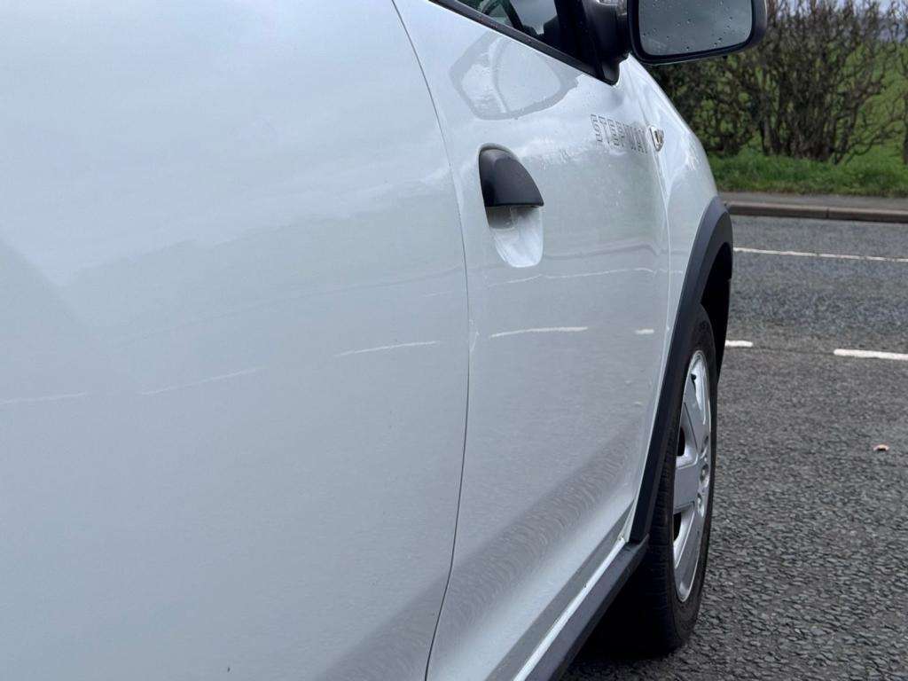 A 2016 DACIA SANDERO Stepway Laureate Tce A 2016 DACIA SANDERO Stepway Laureate Tce