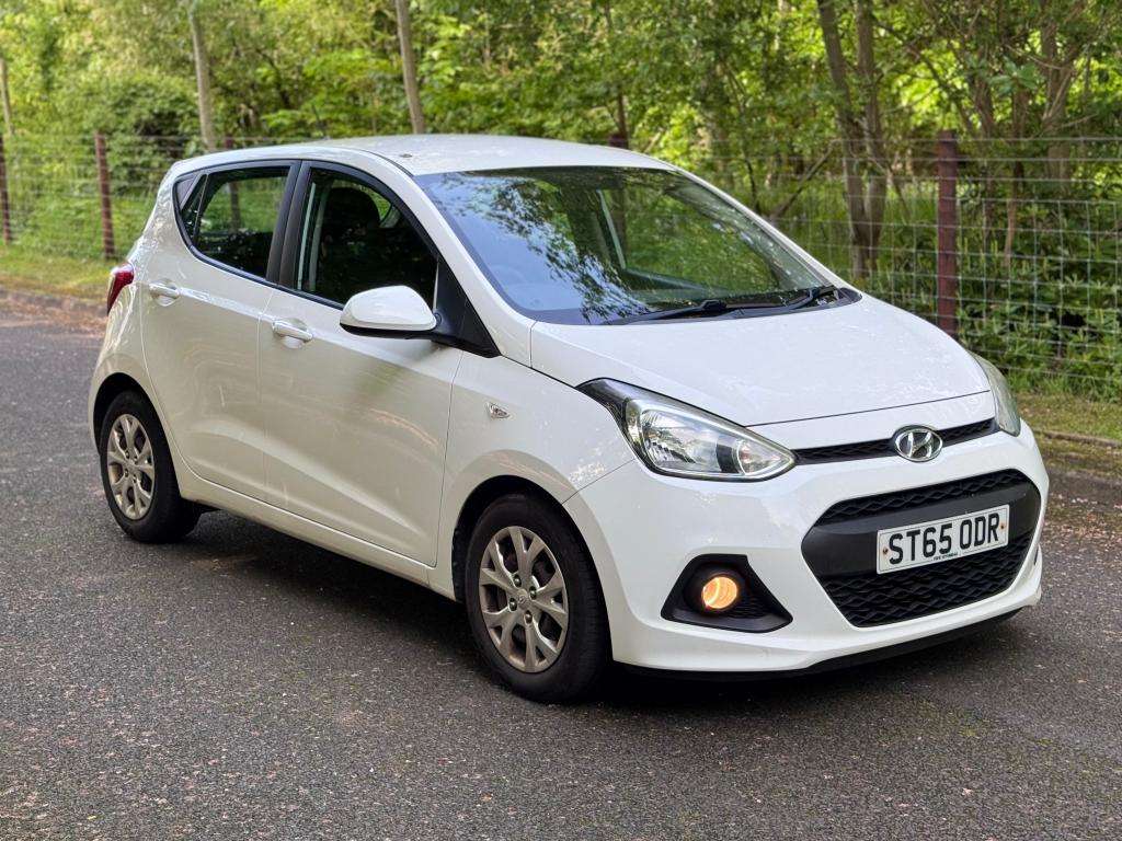 A 2015 HYUNDAI I10 Se Blue Drive A 2015 HYUNDAI I10 Se Blue Drive