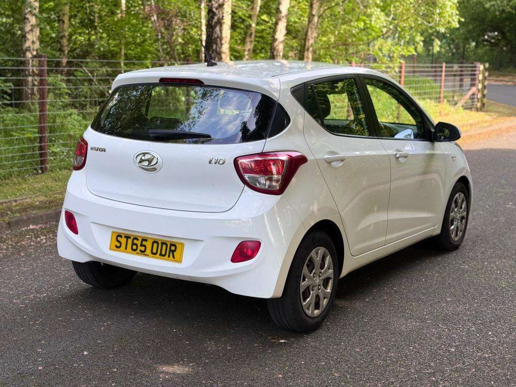 A 2015 HYUNDAI I10 Se Blue Drive A 2015 HYUNDAI I10 Se Blue Drive