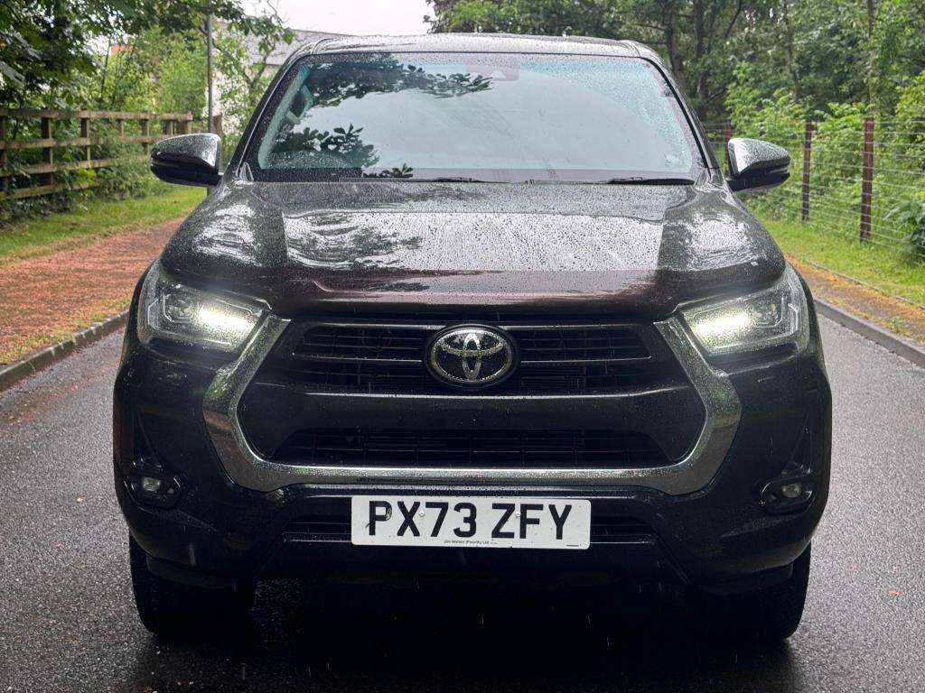 A 2024 TOYOTA HILUX Hi-luxury Invincible D-4d 4wd Double C ab Auto A 2024 TOYOTA HILUX Hi-luxury Invincible D-4d 4wd Double C ab Auto