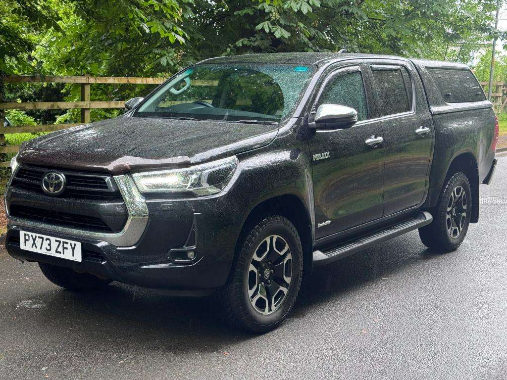 A 2024 TOYOTA HILUX Hi-luxury Invincible D-4d 4wd Double C ab Auto A 2024 TOYOTA HILUX Hi-luxury Invincible D-4d 4wd Double C ab Auto
