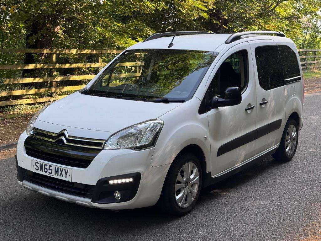 A 2016 CITROEN BERLINGO MULTISPACE Xtr Blue Hdi A 2016 CITROEN BERLINGO MULTISPACE Xtr Blue Hdi