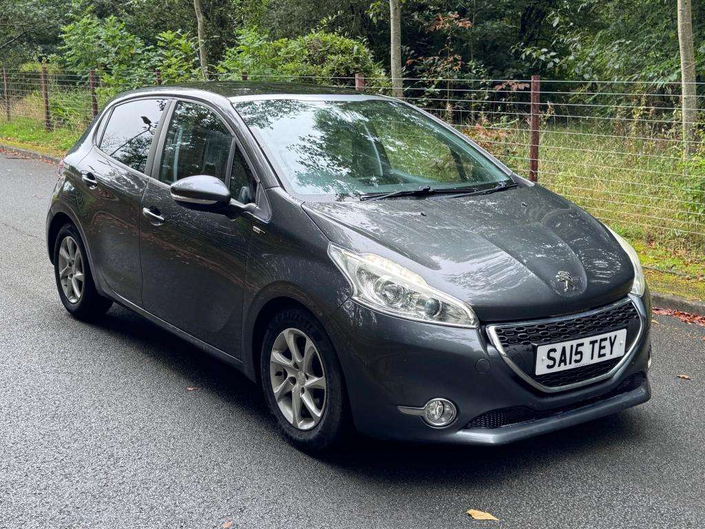 A 2015 PEUGEOT 208 Style E-hdi A 2015 PEUGEOT 208 Style E-hdi