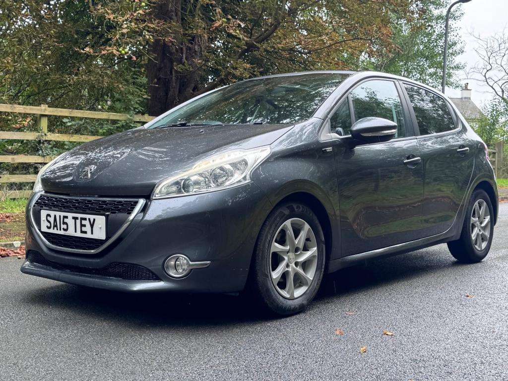 A 2015 PEUGEOT 208 Style E-hdi A 2015 PEUGEOT 208 Style E-hdi