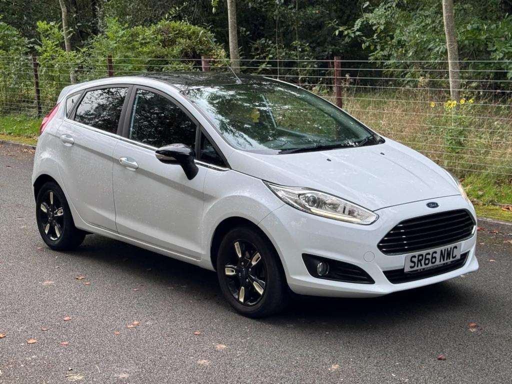 A 2016 FORD FIESTA Zetec White Edition Autumn A 2016 FORD FIESTA Zetec White Edition Autumn