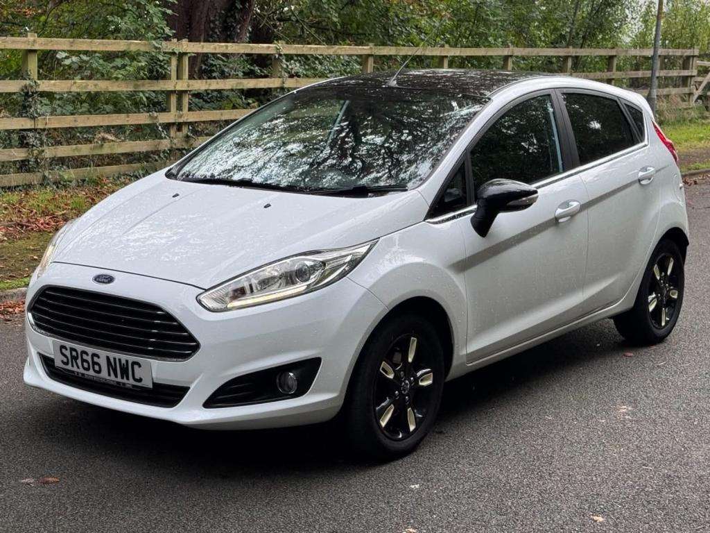 A 2016 FORD FIESTA Zetec White Edition Autumn A 2016 FORD FIESTA Zetec White Edition Autumn