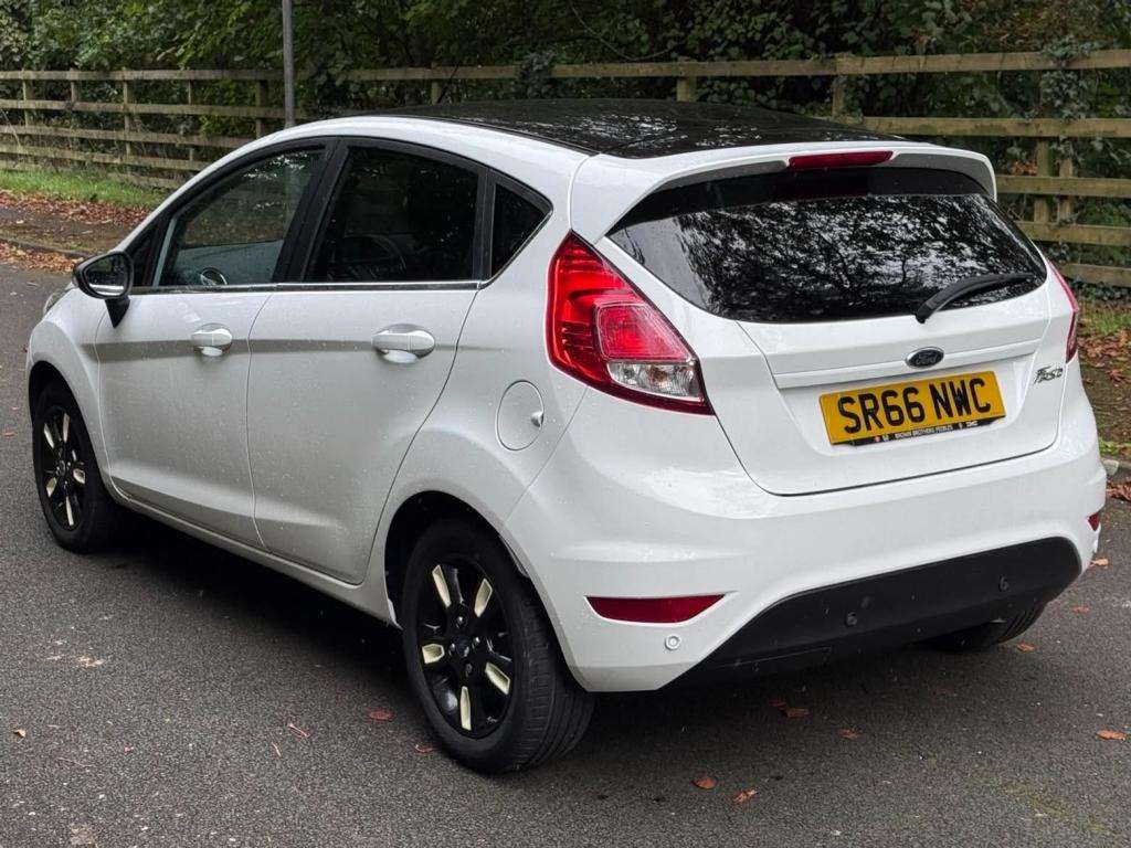 A 2016 FORD FIESTA Zetec White Edition Autumn A 2016 FORD FIESTA Zetec White Edition Autumn