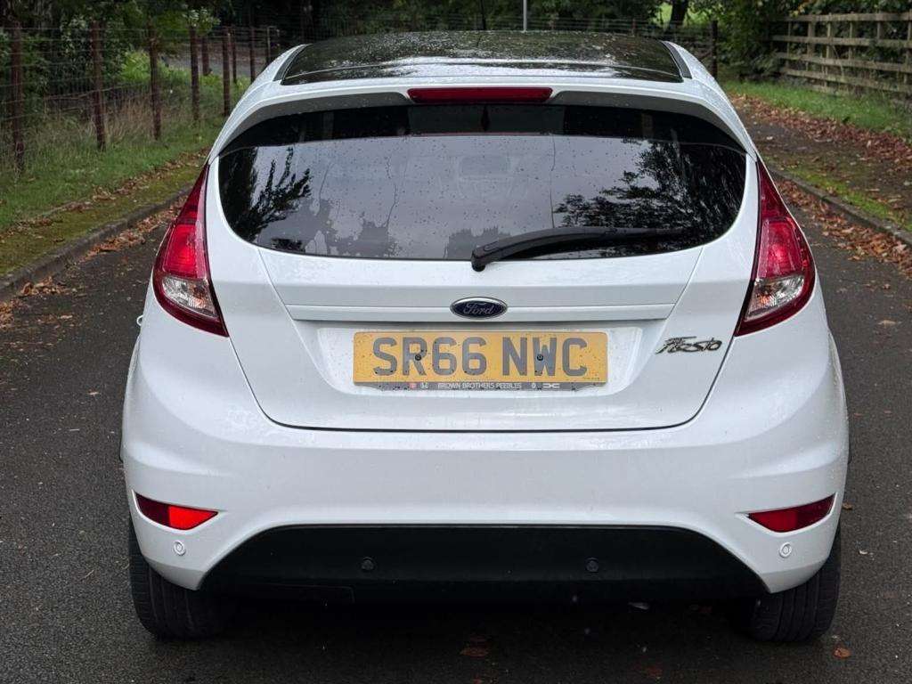 A 2016 FORD FIESTA Zetec White Edition Autumn A 2016 FORD FIESTA Zetec White Edition Autumn