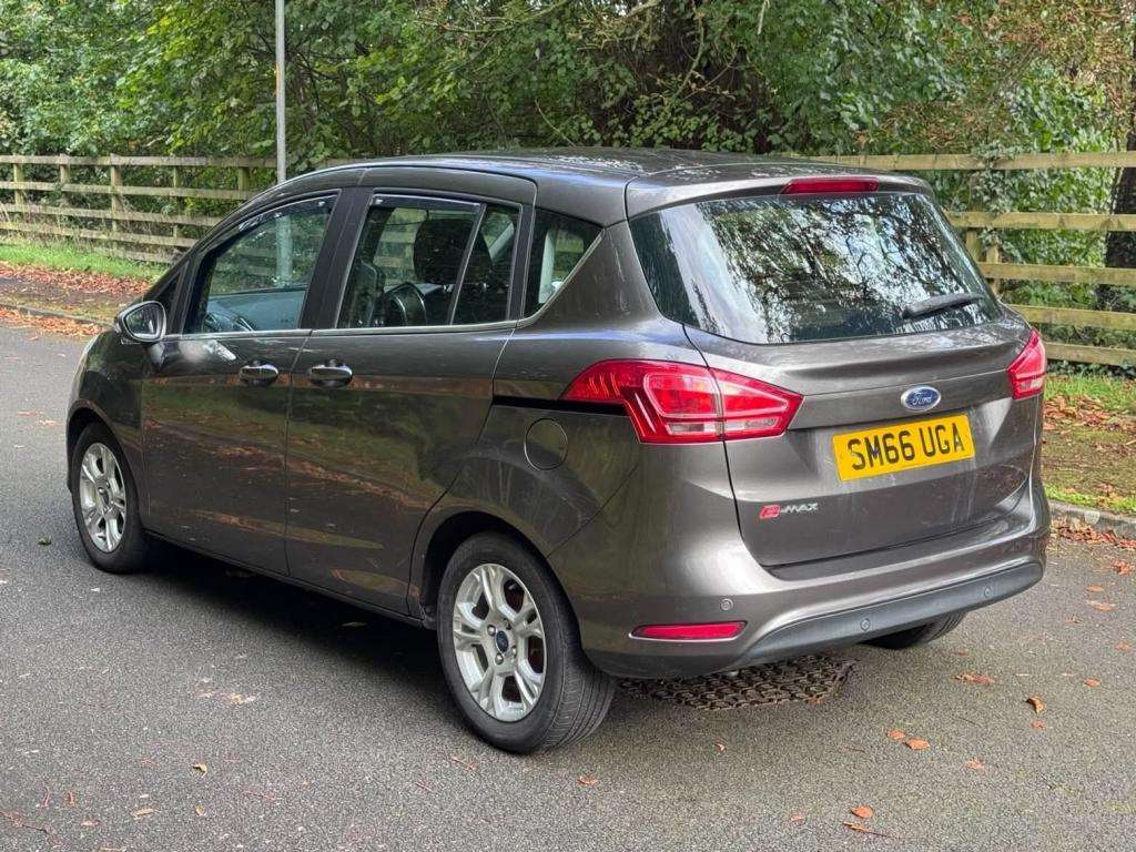A 2017 FORD B-MAX Zetec Navigator A 2017 FORD B-MAX Zetec Navigator
