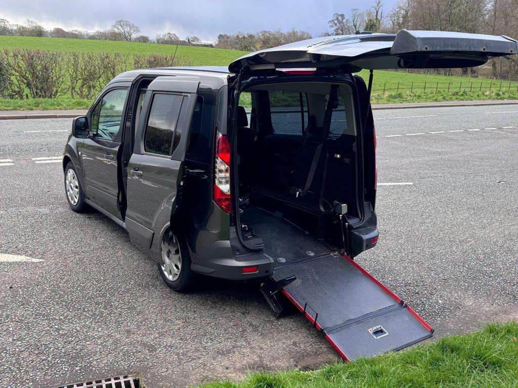 A 2015 FORD TOURNEO CONNECT Zetec Tdci A 2015 FORD TOURNEO CONNECT Zetec Tdci