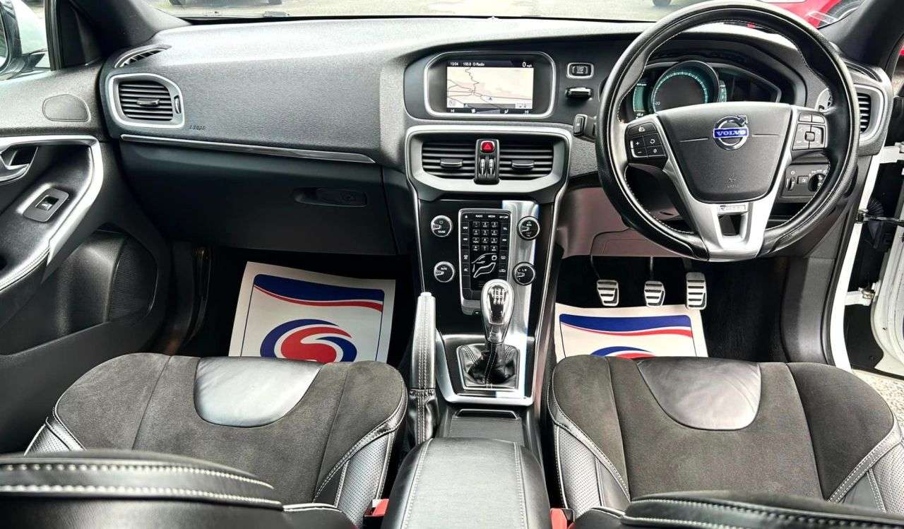 2014 VOLVO V40 2014 VOLVO V40