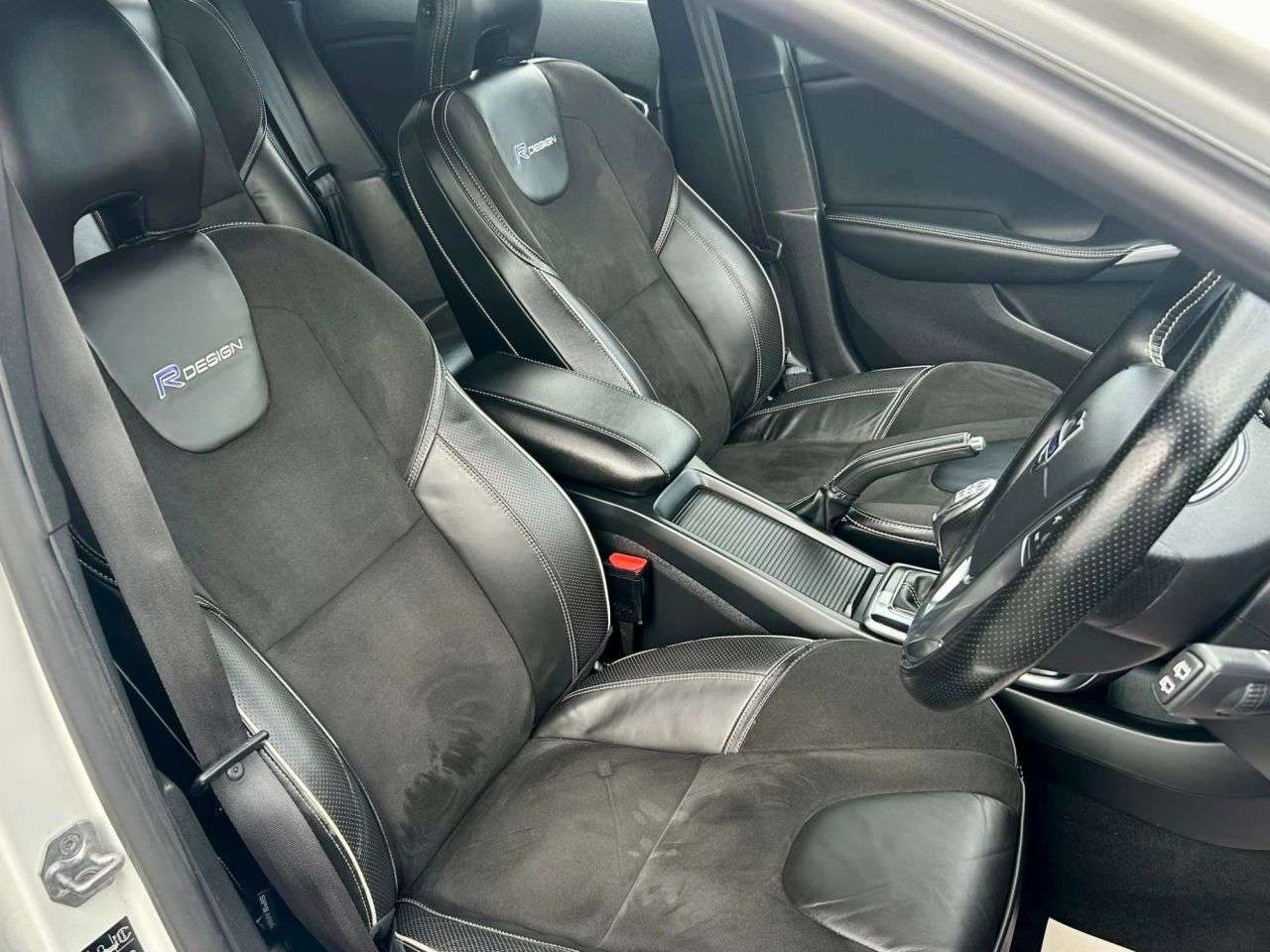 2014 VOLVO V40 2014 VOLVO V40