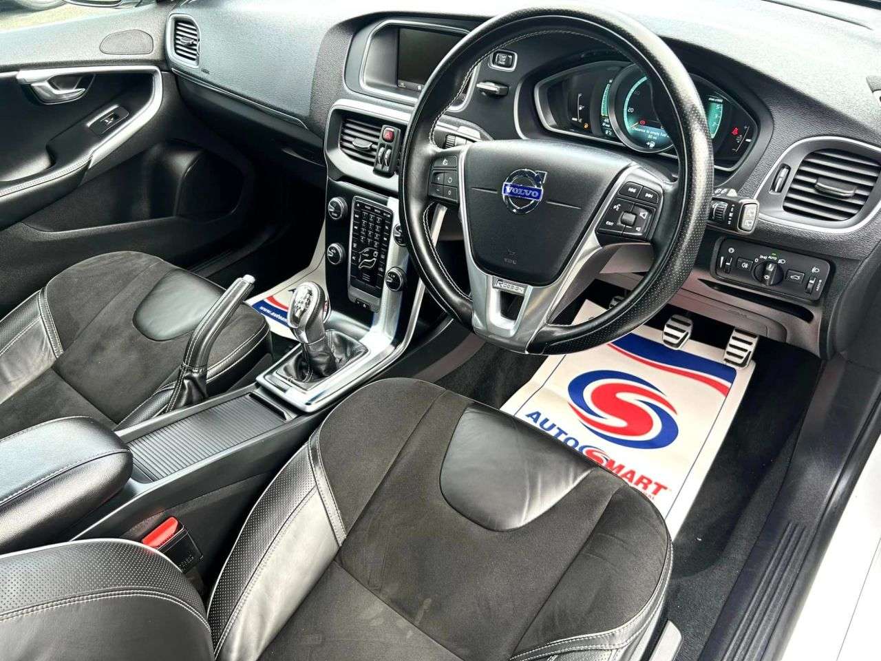 2014 VOLVO V40 2014 VOLVO V40