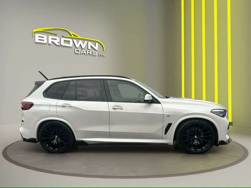 A 2021 BMW X5 3.0 40d MHT M Sport SUV 5dr Diesel Hybrid Auto xDrive Euro 6 (s/s) (340 ps) A 2021 BMW X5 3.0 40d MHT M Sport SUV 5dr Diesel Hybrid Auto xDrive Euro 6 (s/s) (340 ps)