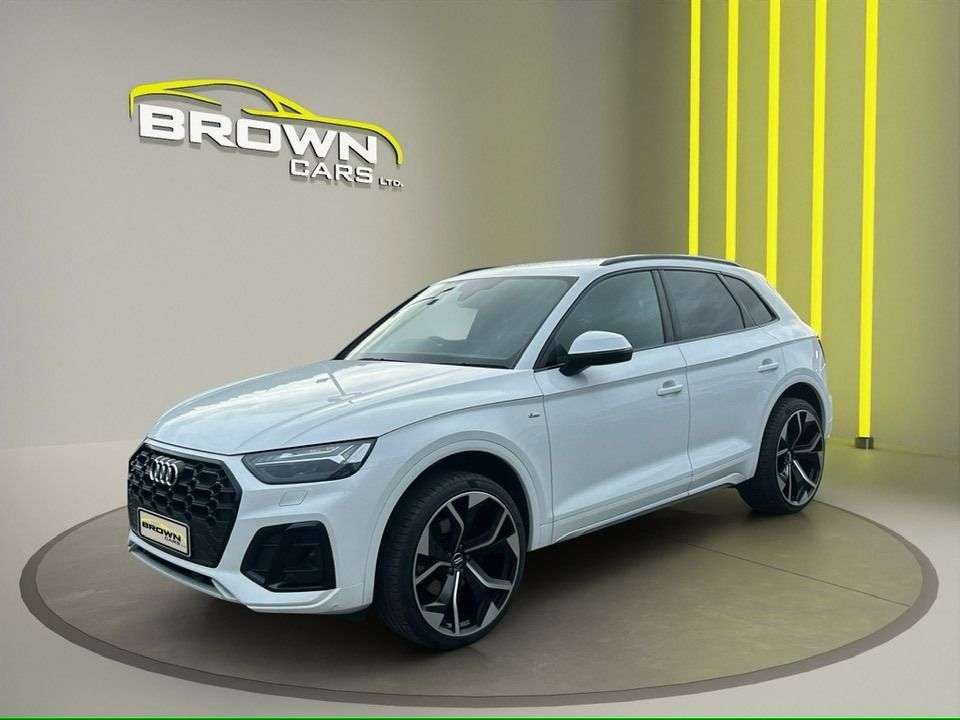 A 2022 AUDI Q5 2.0 TDI 40 S line SUV 5dr Diesel S Tronic quattro Euro 6 (s/s) (204 ps) ** A 2022 AUDI Q5 2.0 TDI 40 S line SUV 5dr Diesel S Tronic quattro Euro 6 (s/s) (204 ps) **