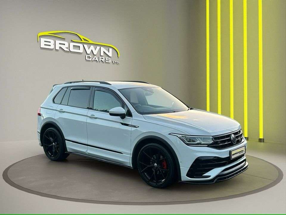 A 2020 VOLKSWAGEN TIGUAN 2.0 TDI R-Line SUV 5dr Diesel DSG Euro 6 (s/s) (150 ps) ** FINANCE AVAILABL A 2020 VOLKSWAGEN TIGUAN 2.0 TDI R-Line SUV 5dr Diesel DSG Euro 6 (s/s) (150 ps) ** FINANCE AVAILABL