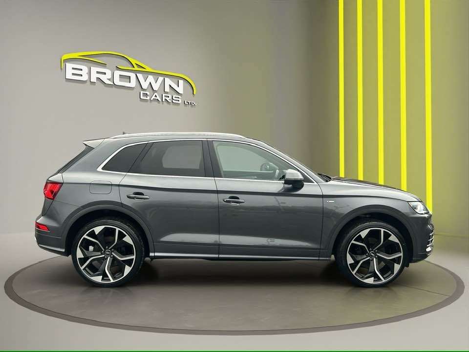A 2019 AUDI Q5 2.0 TDI 40 S line SUV 5dr Diesel S Tronic quattro Euro 6 (s/s) (190 ps) ** A 2019 AUDI Q5 2.0 TDI 40 S line SUV 5dr Diesel S Tronic quattro Euro 6 (s/s) (190 ps) **