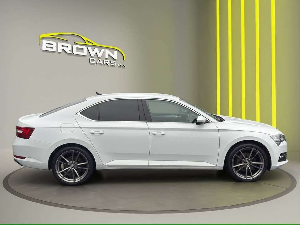 A 2022 SKODA SUPERB 2.0 TDI SE Hatchback 5dr Diesel DSG Euro 6 (s/s) (122 ps) A 2022 SKODA SUPERB 2.0 TDI SE Hatchback 5dr Diesel DSG Euro 6 (s/s) (122 ps)