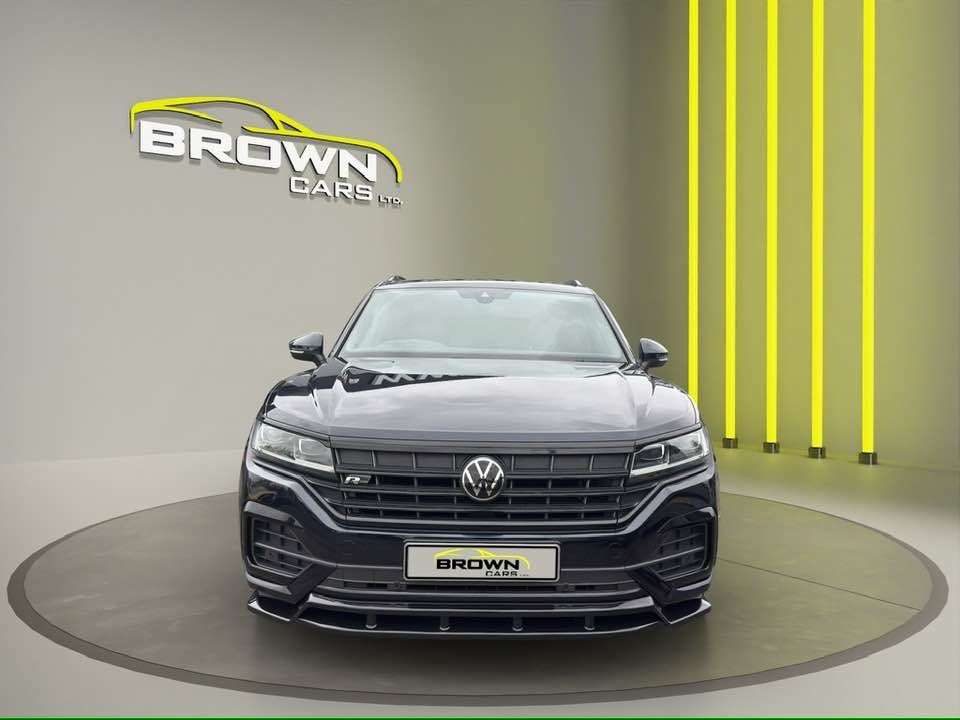 A 2021 VOLKSWAGEN TOUAREG 3.0 TDI V6 R-Line SUV 5dr Diesel Tiptronic 4Motion Euro 6 (s/s) (286 ps) A 2021 VOLKSWAGEN TOUAREG 3.0 TDI V6 R-Line SUV 5dr Diesel Tiptronic 4Motion Euro 6 (s/s) (286 ps)