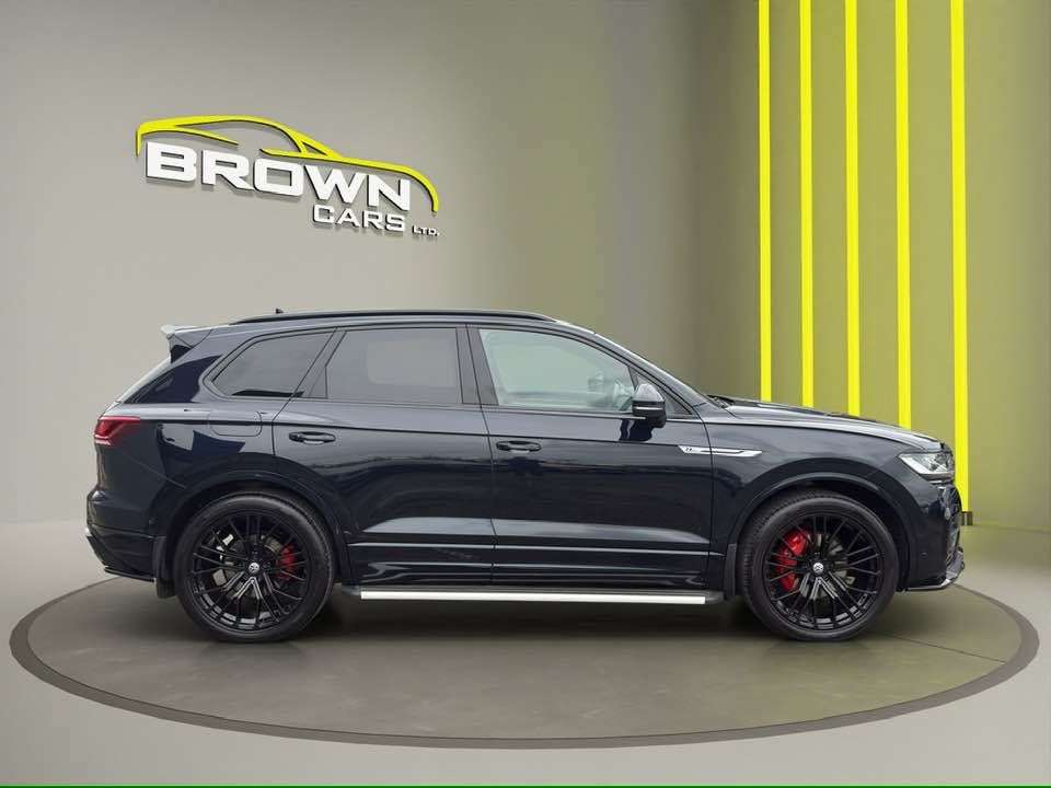 A 2021 VOLKSWAGEN TOUAREG 3.0 TDI V6 R-Line SUV 5dr Diesel Tiptronic 4Motion Euro 6 (s/s) (286 ps) A 2021 VOLKSWAGEN TOUAREG 3.0 TDI V6 R-Line SUV 5dr Diesel Tiptronic 4Motion Euro 6 (s/s) (286 ps)
