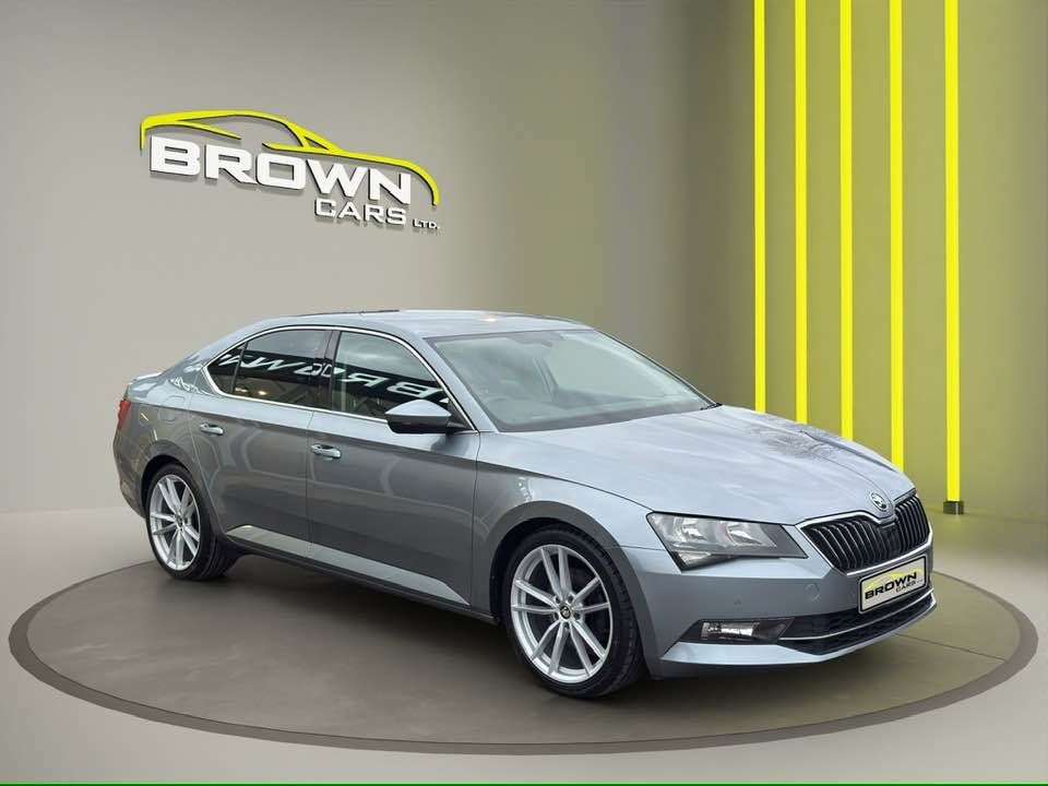 A 2017 SKODA SUPERB 1.6 TDI SE Technology Hatchback 5dr Diesel DSG Euro 6 (s/s) (120 ps) A 2017 SKODA SUPERB 1.6 TDI SE Technology Hatchback 5dr Diesel DSG Euro 6 (s/s) (120 ps)