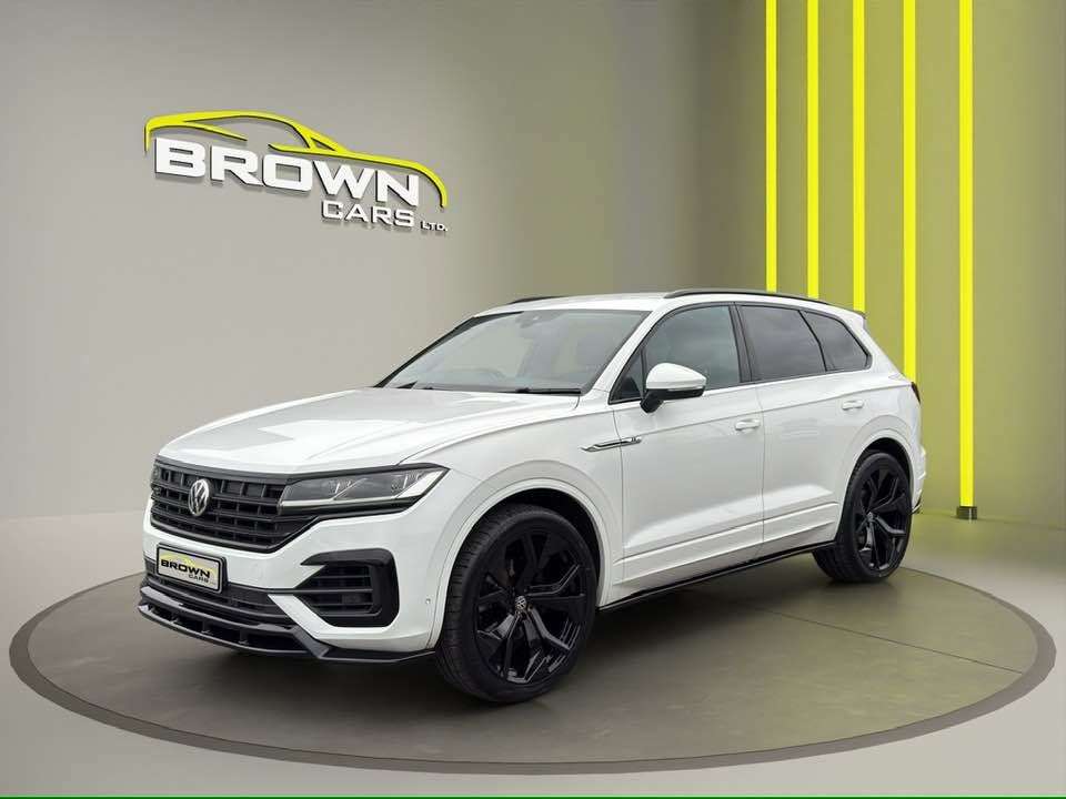 A 2019 VOLKSWAGEN TOUAREG 3.0 TDI V6 R-Line SUV 5dr Diesel Tiptronic 4Motion Euro 6 (s/s) (286 ps) A 2019 VOLKSWAGEN TOUAREG 3.0 TDI V6 R-Line SUV 5dr Diesel Tiptronic 4Motion Euro 6 (s/s) (286 ps)