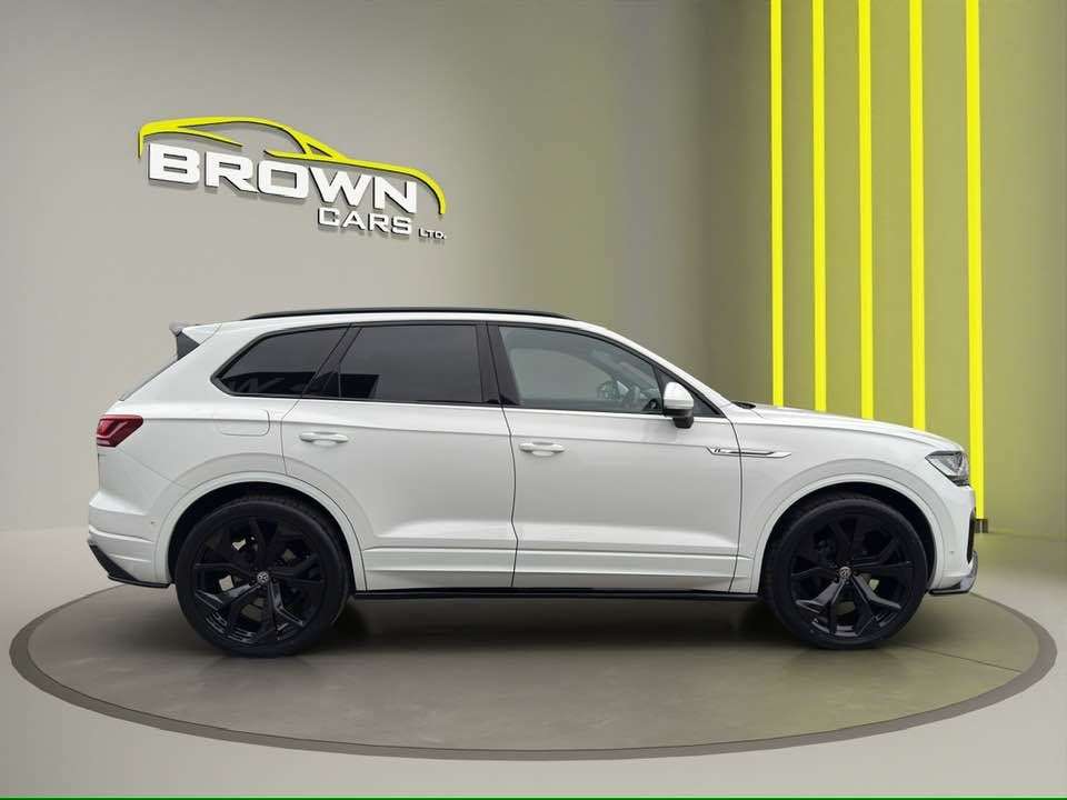 A 2019 VOLKSWAGEN TOUAREG 3.0 TDI V6 R-Line SUV 5dr Diesel Tiptronic 4Motion Euro 6 (s/s) (286 ps) A 2019 VOLKSWAGEN TOUAREG 3.0 TDI V6 R-Line SUV 5dr Diesel Tiptronic 4Motion Euro 6 (s/s) (286 ps)