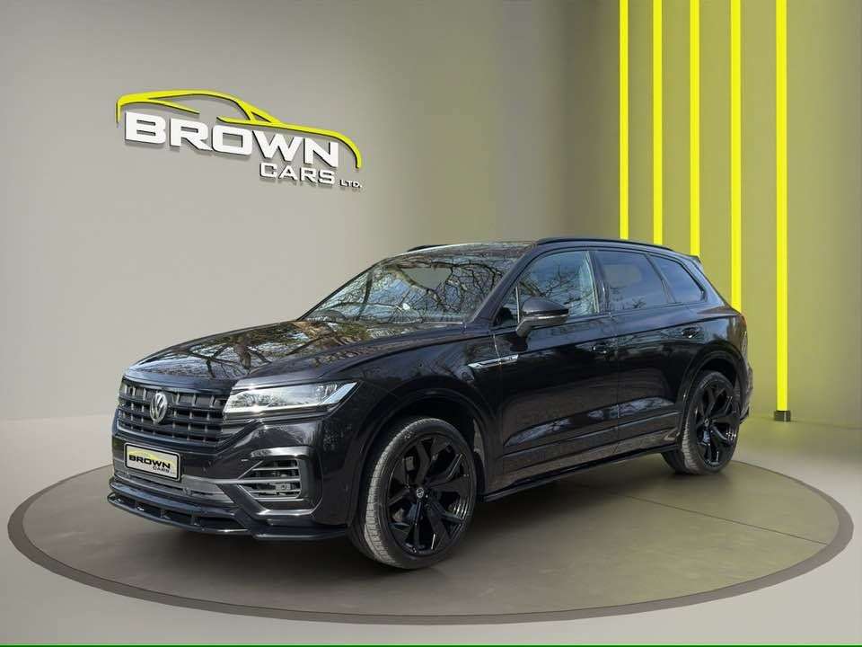 A 2019 VOLKSWAGEN TOUAREG 3.0 TDI V6 R-Line SUV 5dr Diesel Tiptronic 4Motion Euro 6 (s/s) (286 ps) A 2019 VOLKSWAGEN TOUAREG 3.0 TDI V6 R-Line SUV 5dr Diesel Tiptronic 4Motion Euro 6 (s/s) (286 ps)