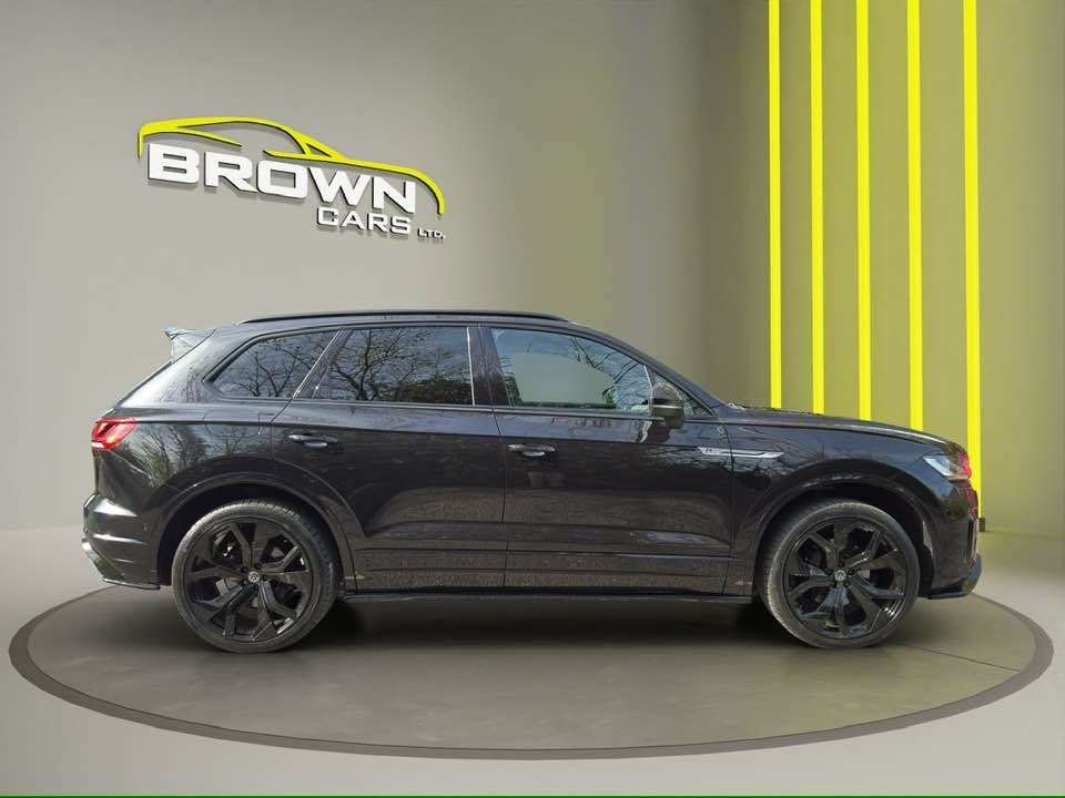 A 2019 VOLKSWAGEN TOUAREG 3.0 TDI V6 R-Line SUV 5dr Diesel Tiptronic 4Motion Euro 6 (s/s) (286 ps) A 2019 VOLKSWAGEN TOUAREG 3.0 TDI V6 R-Line SUV 5dr Diesel Tiptronic 4Motion Euro 6 (s/s) (286 ps)