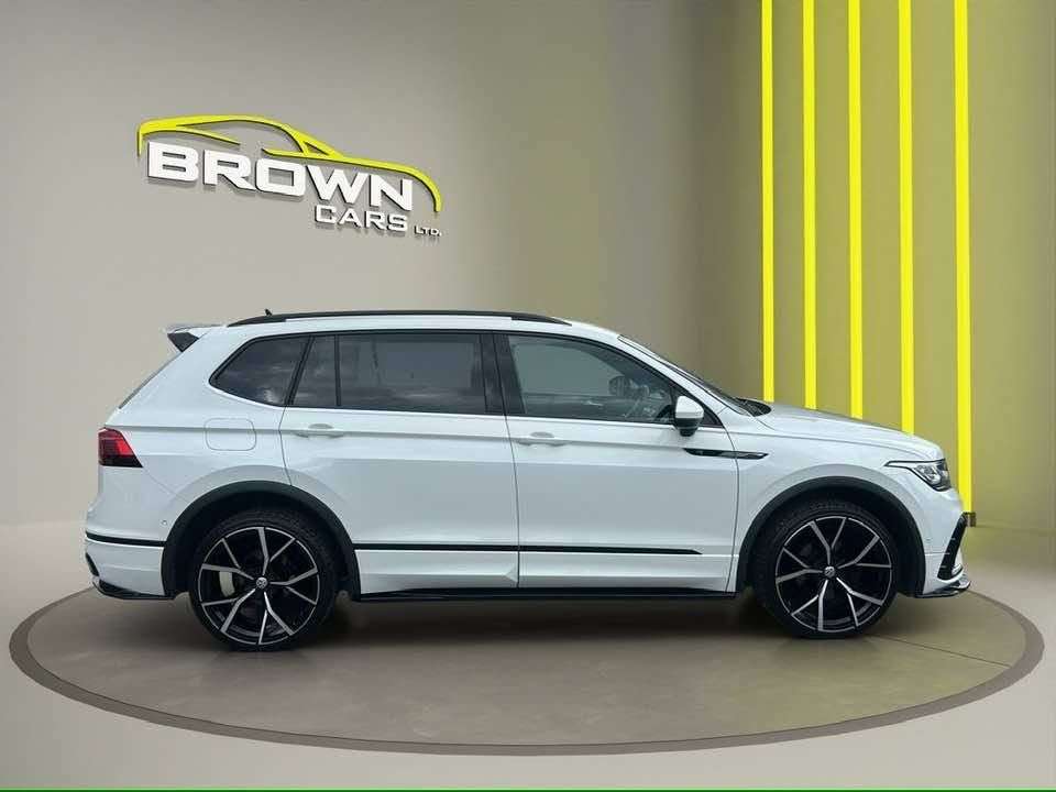 A 2022 VOLKSWAGEN TIGUAN ALLSPACE 2.0 TDI R-Line SUV 5dr Diesel DSG Euro 6 (s/s) (150 ps) A 2022 VOLKSWAGEN TIGUAN ALLSPACE 2.0 TDI R-Line SUV 5dr Diesel DSG Euro 6 (s/s) (150 ps)