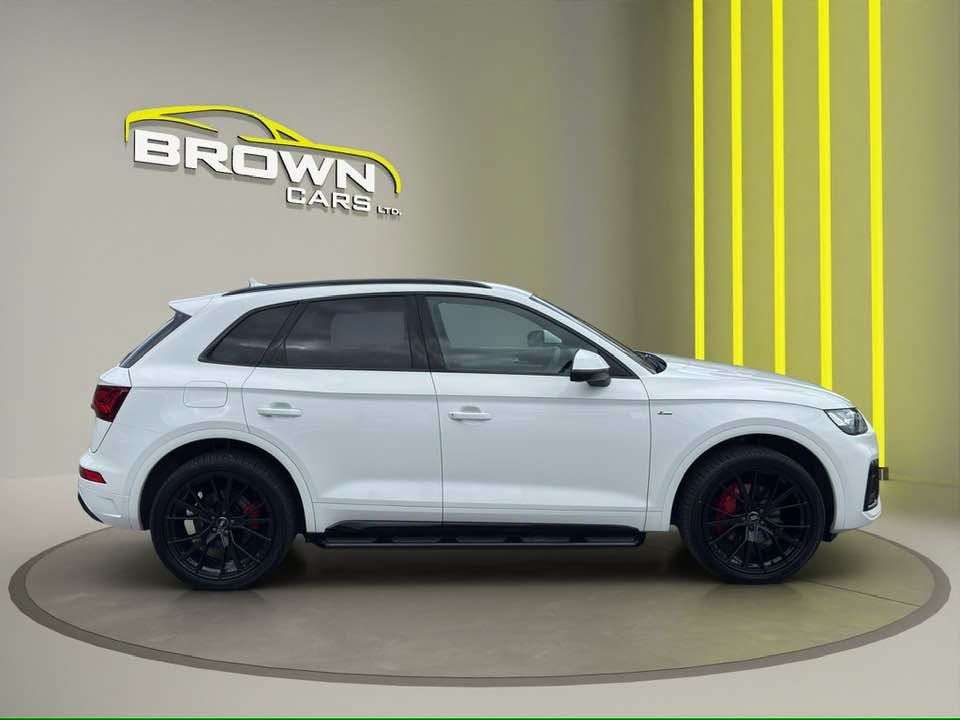 A 2022 AUDI Q5 2.0 TDI 40 S line SUV 5dr Diesel S Tronic quattro Euro 6 (s/s) (204 ps) A 2022 AUDI Q5 2.0 TDI 40 S line SUV 5dr Diesel S Tronic quattro Euro 6 (s/s) (204 ps)