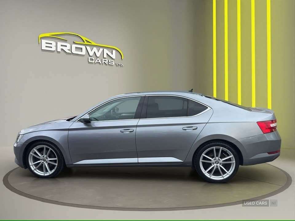 A 2017 SKODA SUPERB 1.6 TDI SE Technology Hatchback 5dr Diesel DSG Euro 6 (s/s) (120 ps) A 2017 SKODA SUPERB 1.6 TDI SE Technology Hatchback 5dr Diesel DSG Euro 6 (s/s) (120 ps)