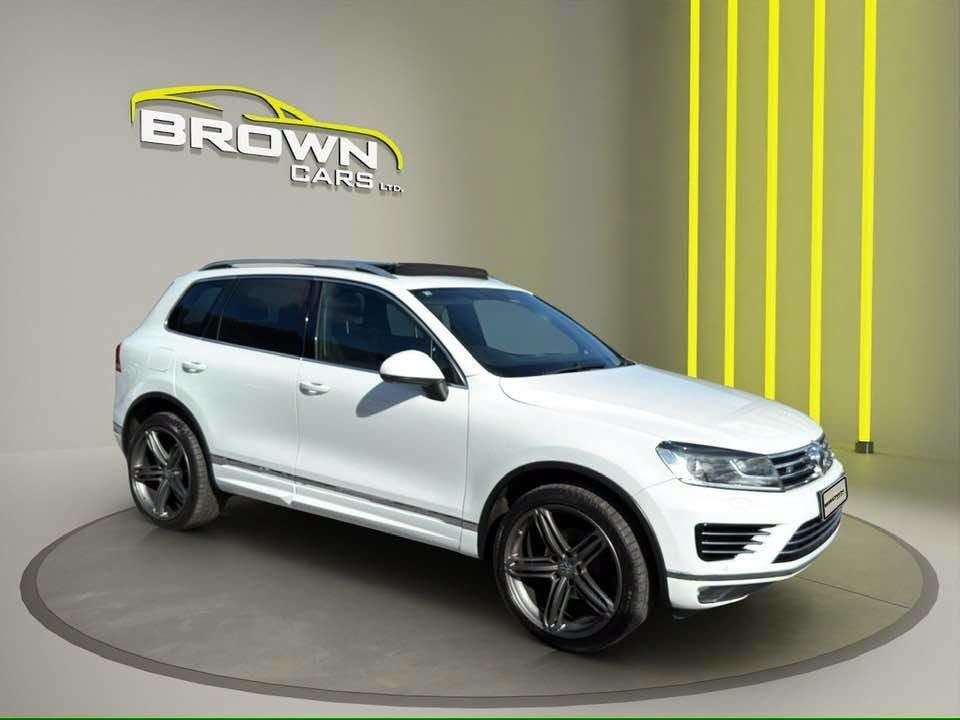 A 2016 VOLKSWAGEN TOUAREG 3.0 TDI V6 BlueMotion Tech R-Line SUV 5dr Diesel Tiptronic 4WD Euro 6 (s/s) A 2016 VOLKSWAGEN TOUAREG 3.0 TDI V6 BlueMotion Tech R-Line SUV 5dr Diesel Tiptronic 4WD Euro 6 (s/s)