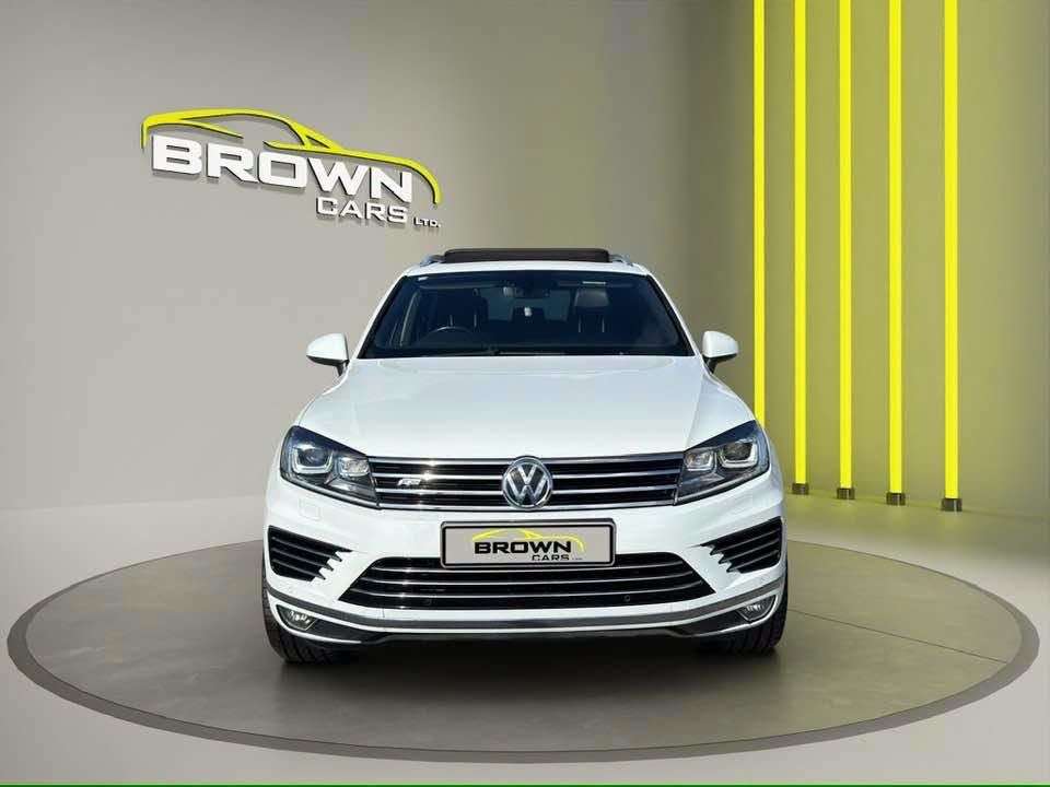 A 2016 VOLKSWAGEN TOUAREG 3.0 TDI V6 BlueMotion Tech R-Line SUV 5dr Diesel Tiptronic 4WD Euro 6 (s/s) A 2016 VOLKSWAGEN TOUAREG 3.0 TDI V6 BlueMotion Tech R-Line SUV 5dr Diesel Tiptronic 4WD Euro 6 (s/s)