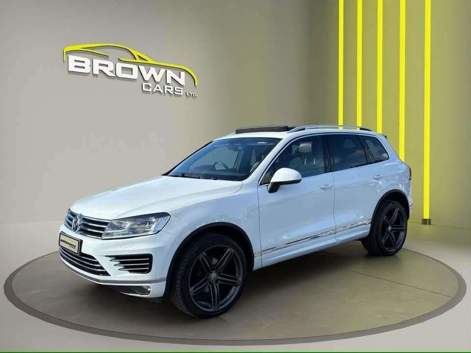 A 2016 VOLKSWAGEN TOUAREG 3.0 TDI V6 BlueMotion Tech R-Line SUV 5dr Diesel Tiptronic 4WD Euro 6 (s/s) A 2016 VOLKSWAGEN TOUAREG 3.0 TDI V6 BlueMotion Tech R-Line SUV 5dr Diesel Tiptronic 4WD Euro 6 (s/s)