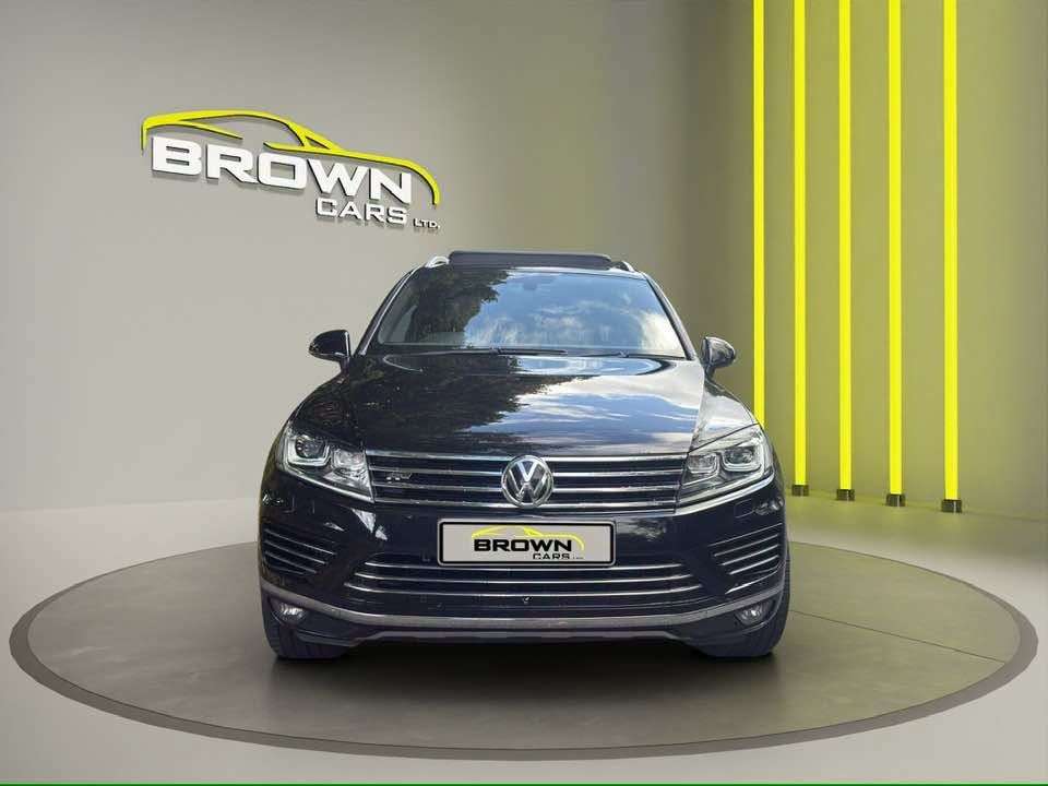 A 2017 VOLKSWAGEN TOUAREG 3.0 TDI V6 BlueMotion Tech R-Line Plus SUV 5dr Diesel Tiptronic 4WD Euro 6 A 2017 VOLKSWAGEN TOUAREG 3.0 TDI V6 BlueMotion Tech R-Line Plus SUV 5dr Diesel Tiptronic 4WD Euro 6