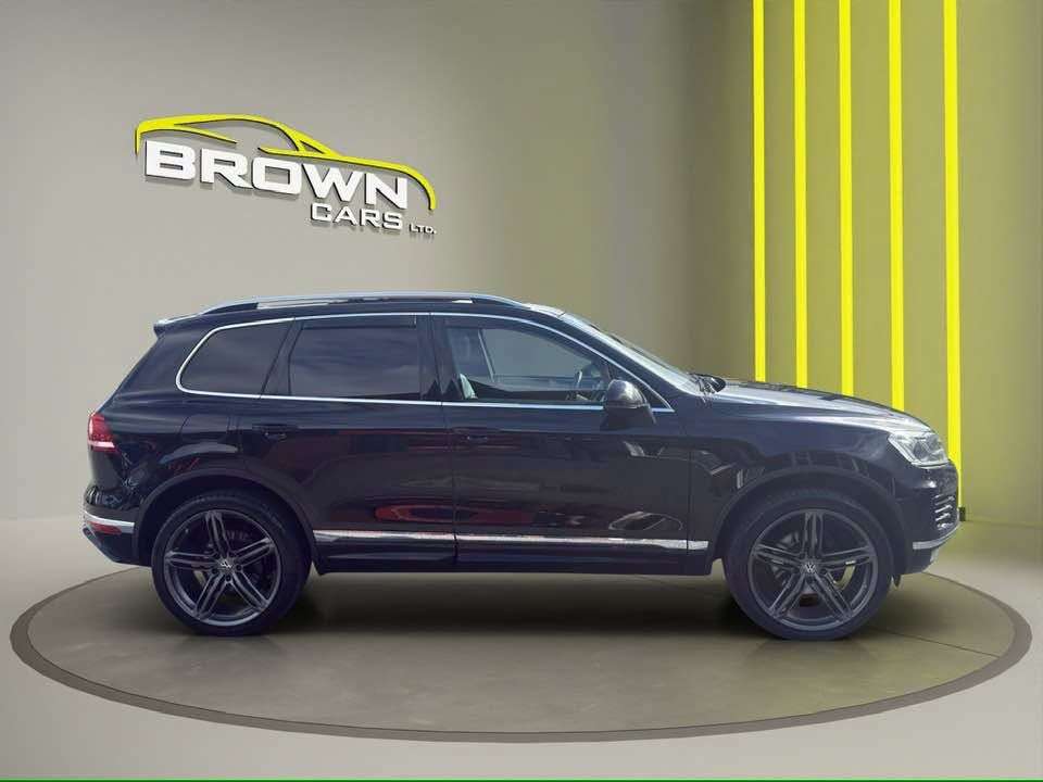 A 2017 VOLKSWAGEN TOUAREG 3.0 TDI V6 BlueMotion Tech R-Line Plus SUV 5dr Diesel Tiptronic 4WD Euro 6 A 2017 VOLKSWAGEN TOUAREG 3.0 TDI V6 BlueMotion Tech R-Line Plus SUV 5dr Diesel Tiptronic 4WD Euro 6