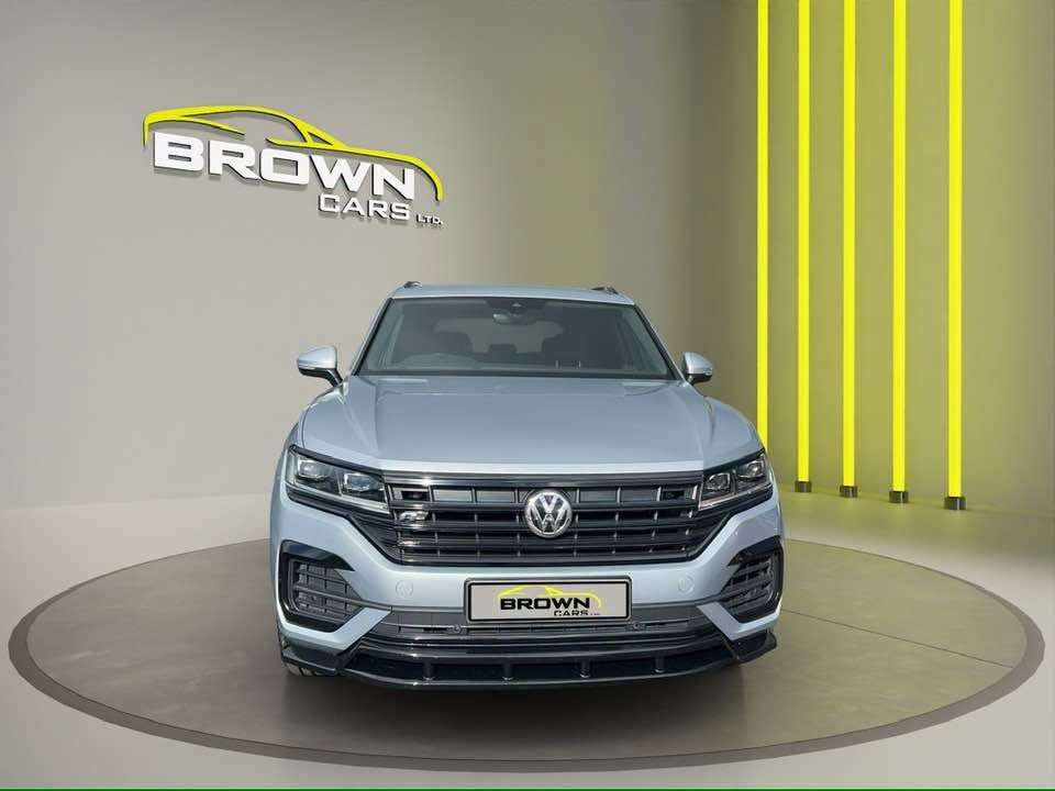 A 2019 VOLKSWAGEN TOUAREG 3.0 TDI V6 R-Line SUV 5dr Diesel Tiptronic 4Motion Euro 6 (s/s) (286 ps) A 2019 VOLKSWAGEN TOUAREG 3.0 TDI V6 R-Line SUV 5dr Diesel Tiptronic 4Motion Euro 6 (s/s) (286 ps)
