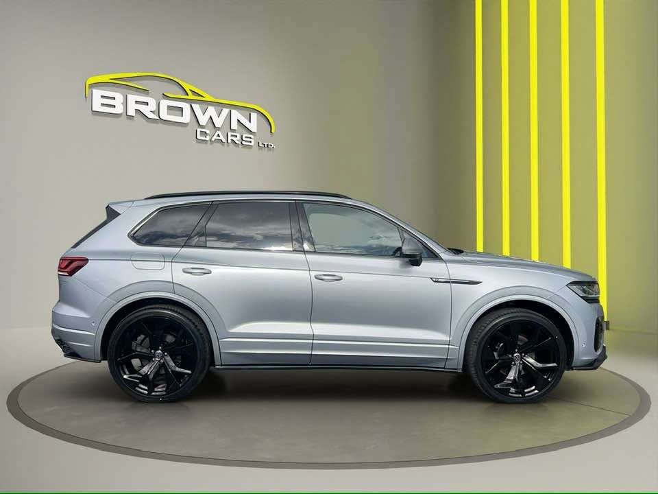 A 2019 VOLKSWAGEN TOUAREG 3.0 TDI V6 R-Line SUV 5dr Diesel Tiptronic 4Motion Euro 6 (s/s) (286 ps) A 2019 VOLKSWAGEN TOUAREG 3.0 TDI V6 R-Line SUV 5dr Diesel Tiptronic 4Motion Euro 6 (s/s) (286 ps)
