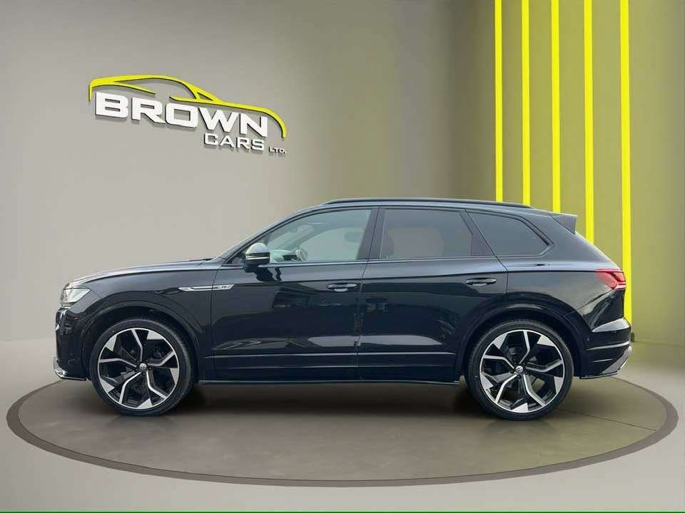 A 2019 VOLKSWAGEN TOUAREG 3.0 TDI V6 R-Line SUV 5dr Diesel Tiptronic 4Motion Euro 6 (s/s) (286 ps) A 2019 VOLKSWAGEN TOUAREG 3.0 TDI V6 R-Line SUV 5dr Diesel Tiptronic 4Motion Euro 6 (s/s) (286 ps)