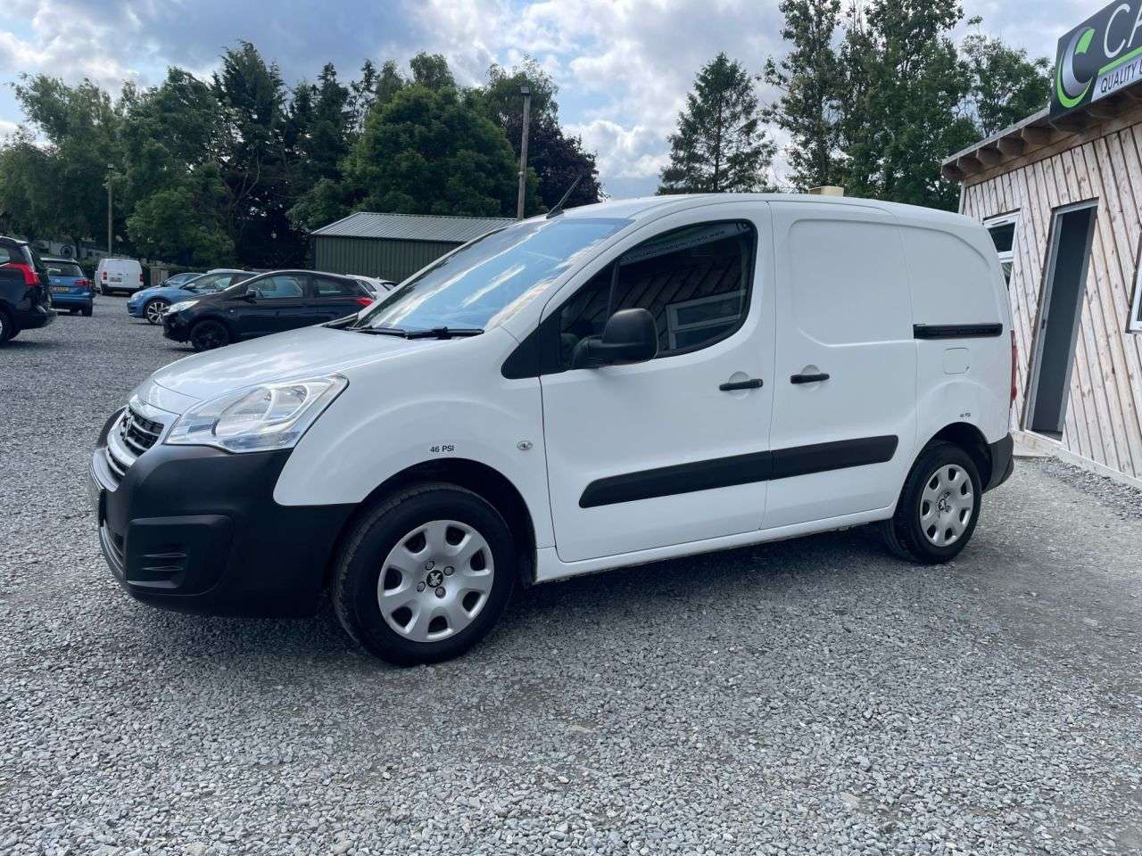 A 2018 PEUGEOT PARTNER 1.6 BlueHDi 855 Professional Panel Van 5dr Diesel Manual L1 Stop & Start (1 A 2018 PEUGEOT PARTNER 1.6 BlueHDi 855 Professional Panel Van 5dr Diesel Manual L1 Stop & Start (1