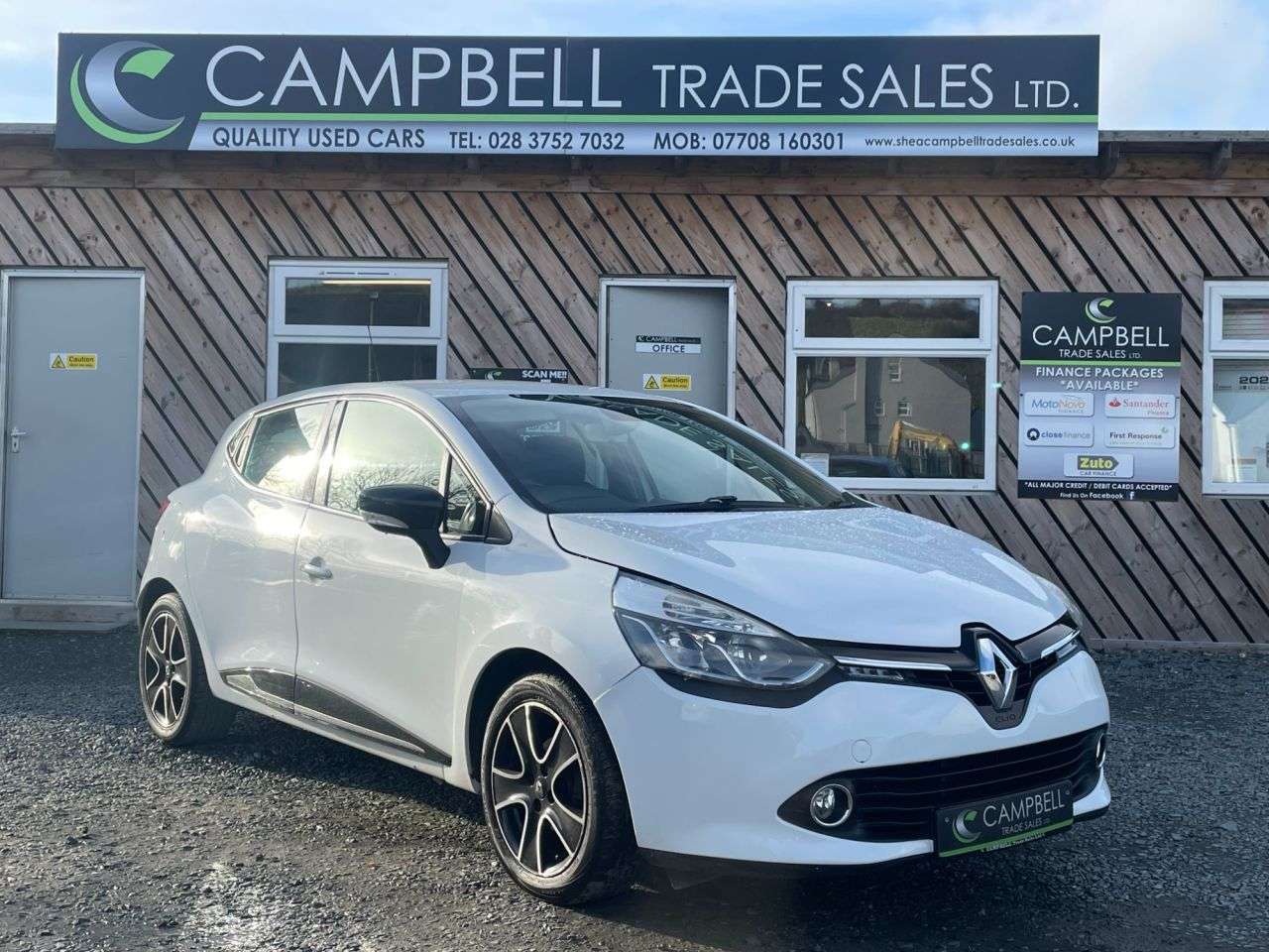 A 2016 RENAULT CLIO 1.2 16V Dynamique Nav Hatchback 5dr Petrol Manual Euro 6 (75 ps) A 2016 RENAULT CLIO 1.2 16V Dynamique Nav Hatchback 5dr Petrol Manual Euro 6 (75 ps)