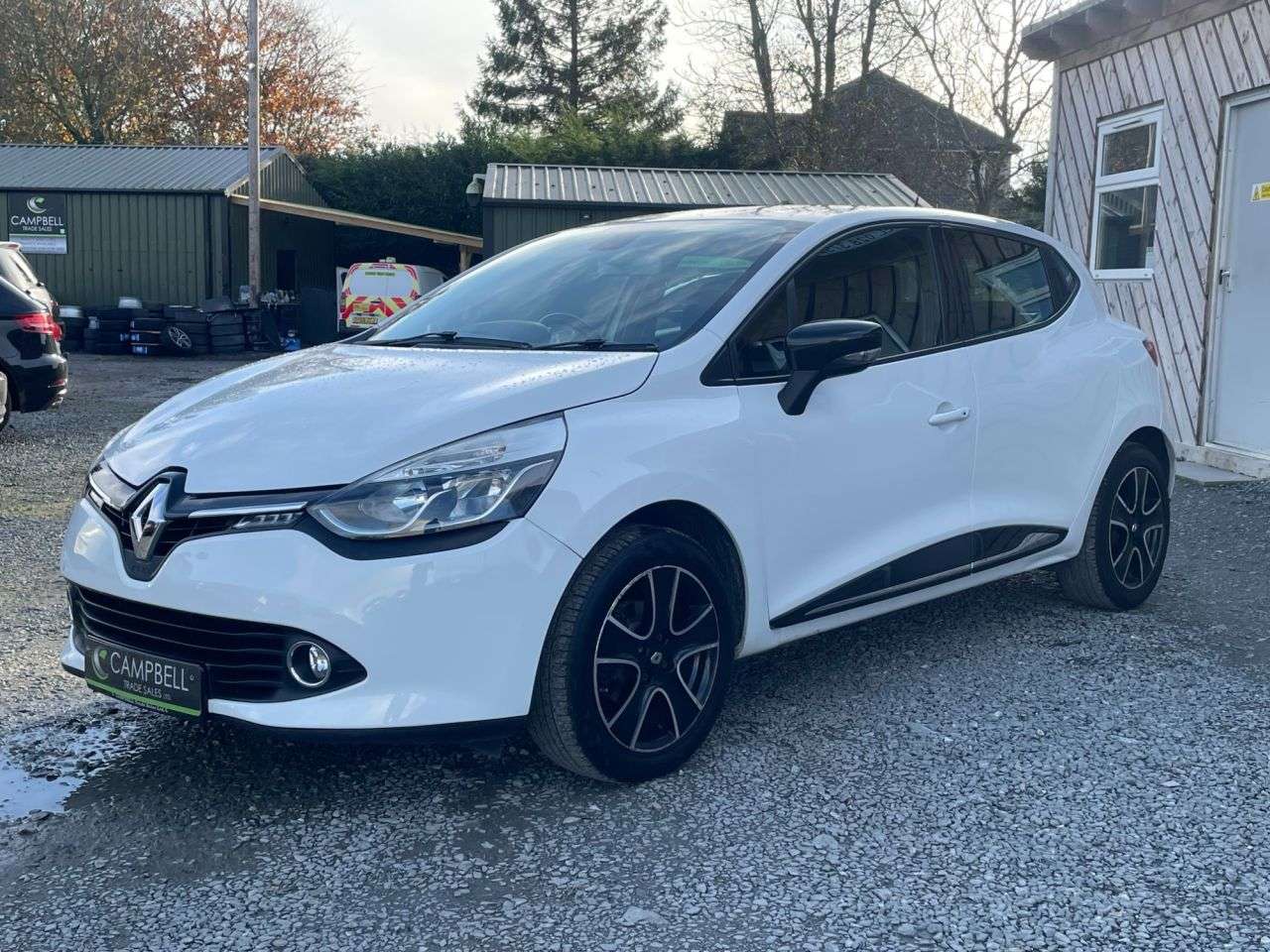 A 2016 RENAULT CLIO 1.2 16V Dynamique Nav Hatchback 5dr Petrol Manual Euro 6 (75 ps) A 2016 RENAULT CLIO 1.2 16V Dynamique Nav Hatchback 5dr Petrol Manual Euro 6 (75 ps)
