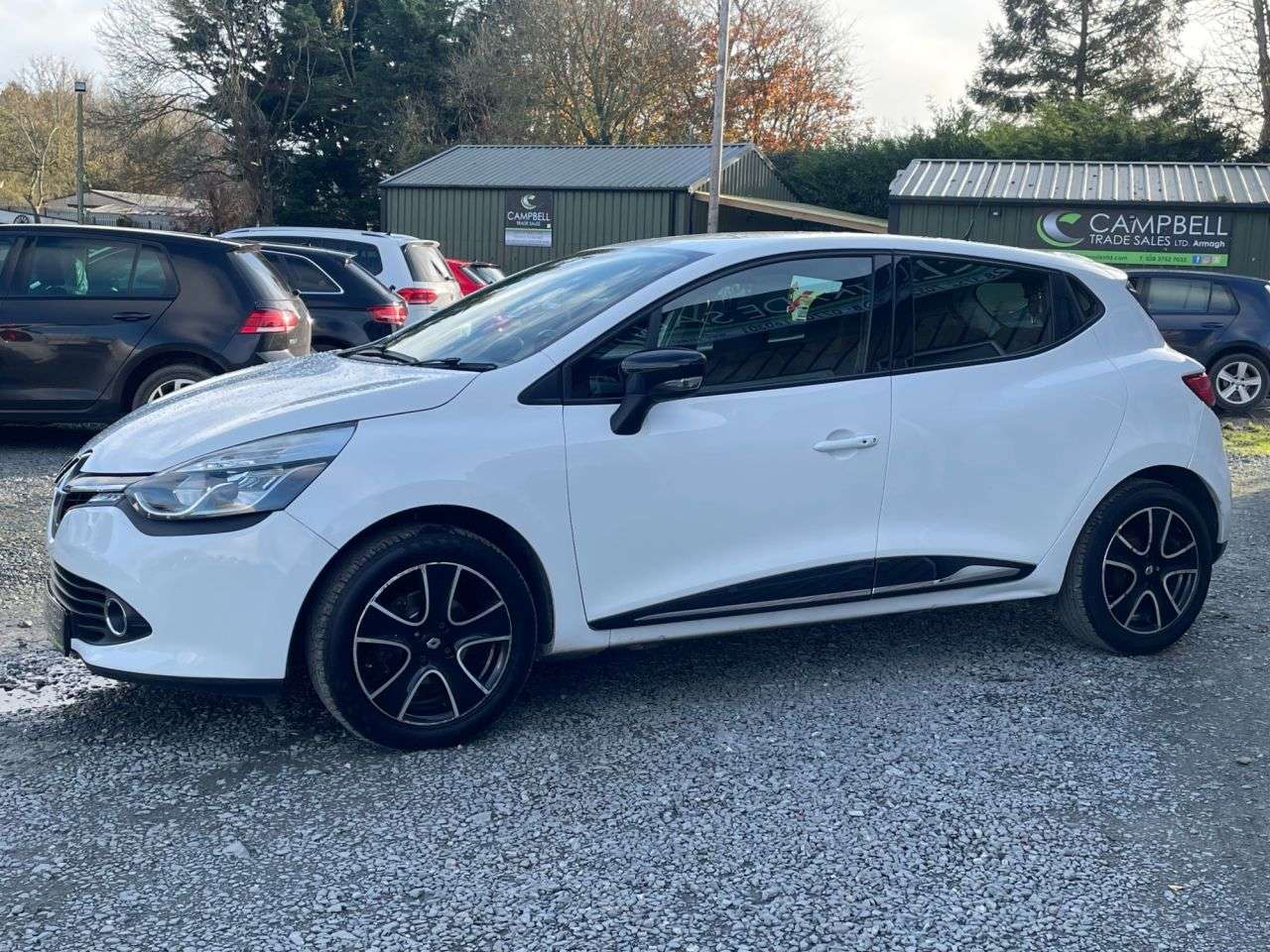 A 2016 RENAULT CLIO 1.2 16V Dynamique Nav Hatchback 5dr Petrol Manual Euro 6 (75 ps) A 2016 RENAULT CLIO 1.2 16V Dynamique Nav Hatchback 5dr Petrol Manual Euro 6 (75 ps)