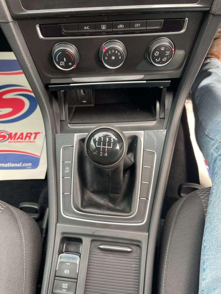 null VOLKSWAGEN GOLF null VOLKSWAGEN GOLF