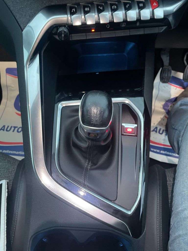 2020 PEUGEOT 3008 2020 PEUGEOT 3008